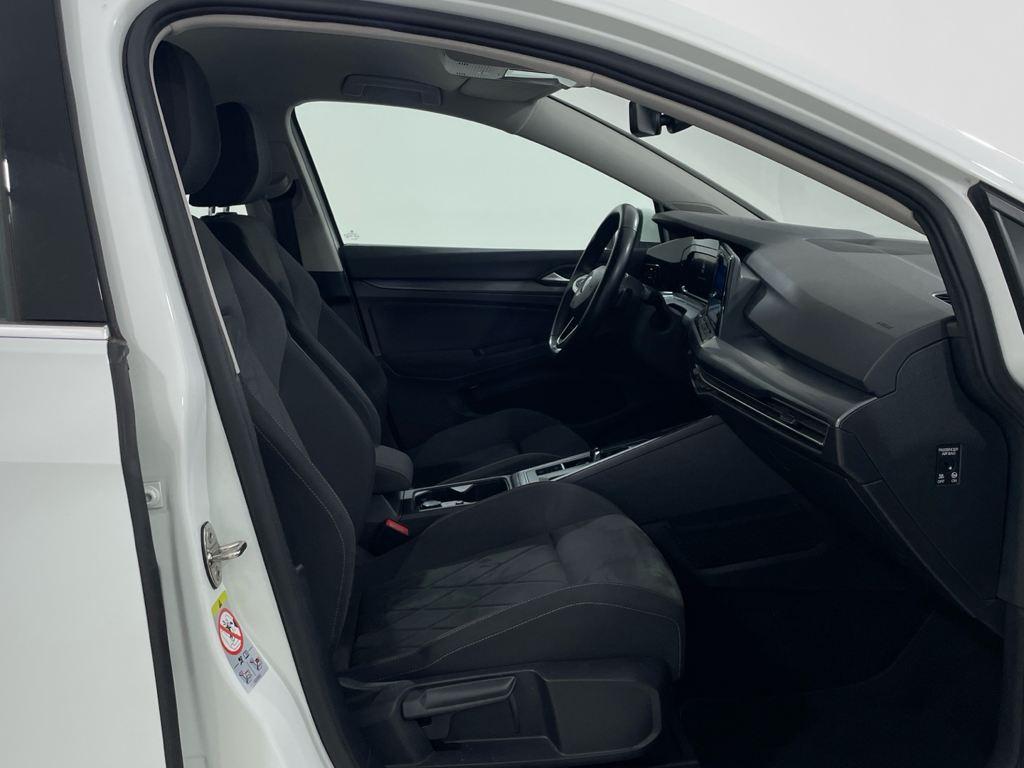 Volkswagen Golf 1.5 eTSI en Barcelona