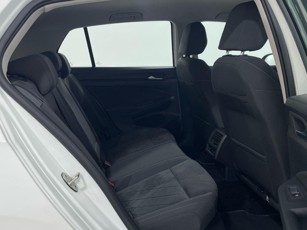 Volkswagen Golf 1.5 eTSI en Barcelona