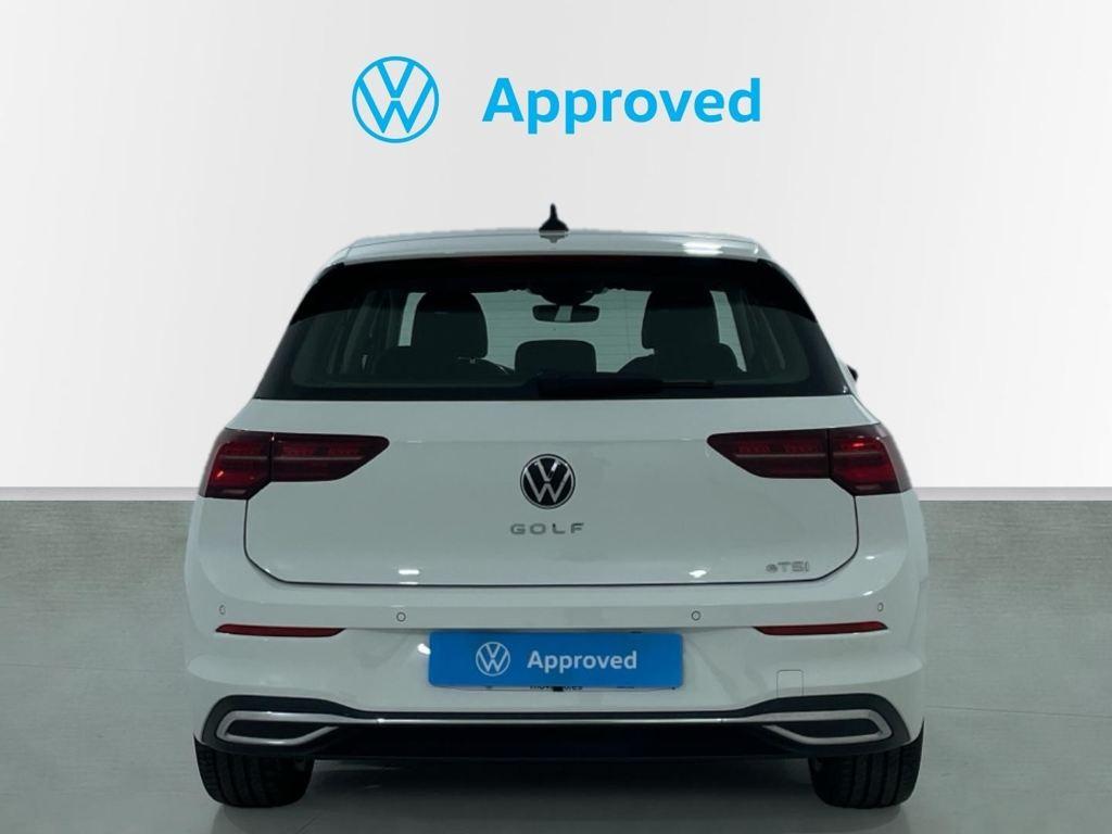 Volkswagen Golf 1.5 eTSI en Barcelona