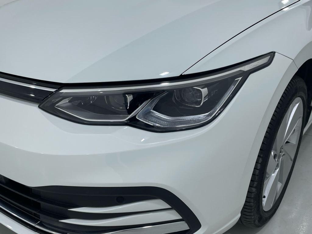 Volkswagen Golf 1.5 eTSI en Barcelona