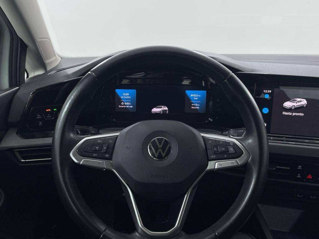 Volkswagen Golf 1.5 eTSI en Barcelona