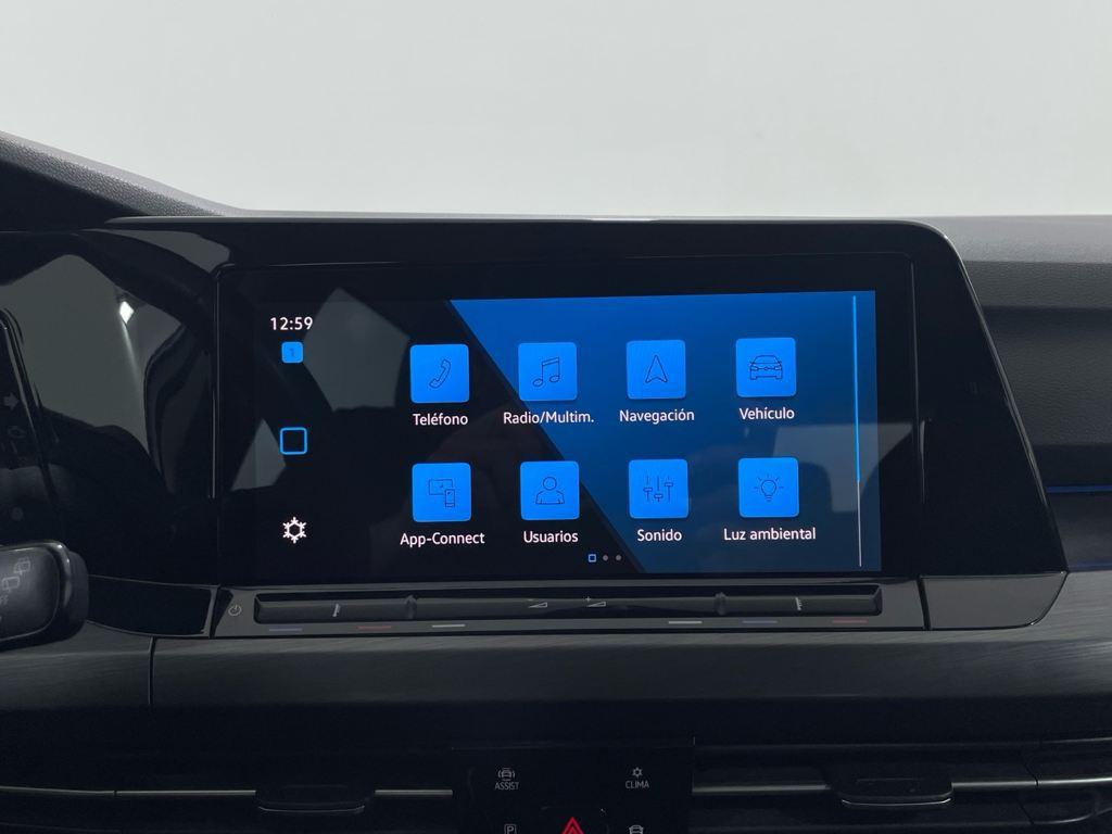 Volkswagen Golf 1.5 eTSI en Barcelona