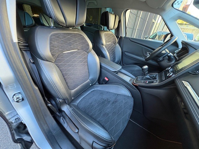 Renault Grand Scenic Black Edition TCe 117 kW (160 CV) EDC