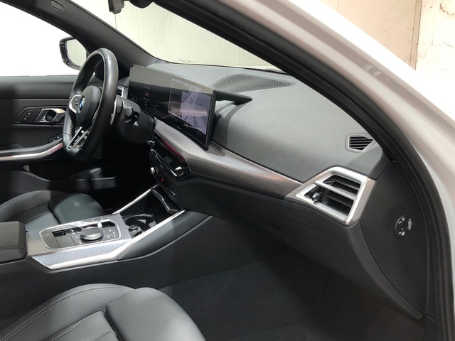 BMW Serie 3 320d Touring color Blanco. Año 2025. 140KW(190CV). Diésel. En concesionario Movilnorte El Plantio de Madrid