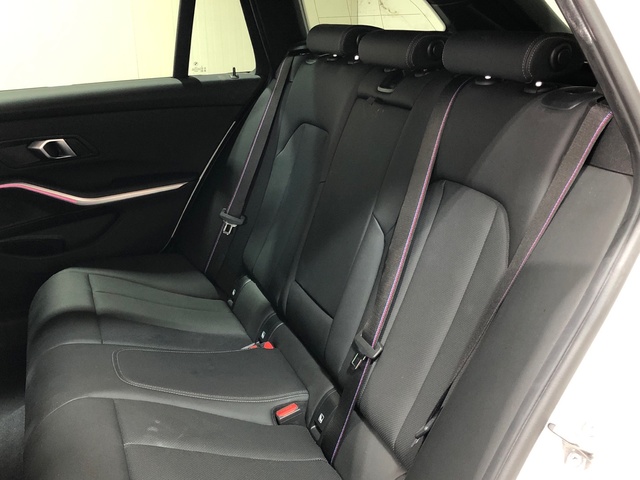 BMW Serie 3 320d Touring color Blanco. Año 2025. 140KW(190CV). Diésel. En concesionario Movilnorte El Plantio de Madrid