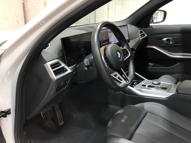 BMW Serie 3 320d Touring color Blanco. Año 2025. 140KW(190CV). Diésel. En concesionario Movilnorte El Plantio de Madrid