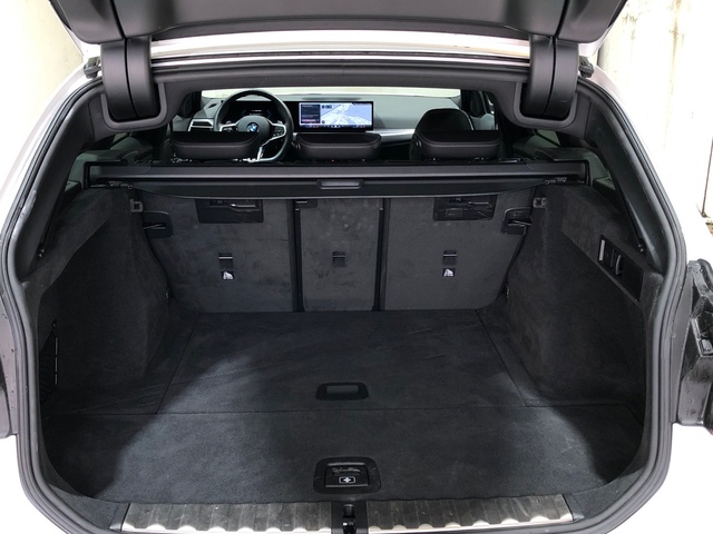 BMW Serie 3 320d Touring color Blanco. Año 2025. 140KW(190CV). Diésel. En concesionario Movilnorte El Plantio de Madrid