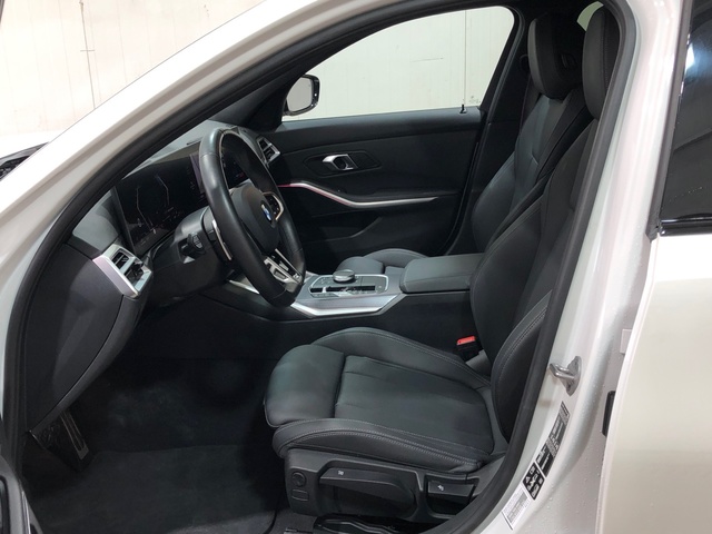 BMW Serie 3 320d Touring color Blanco. Año 2025. 140KW(190CV). Diésel. En concesionario Movilnorte El Plantio de Madrid