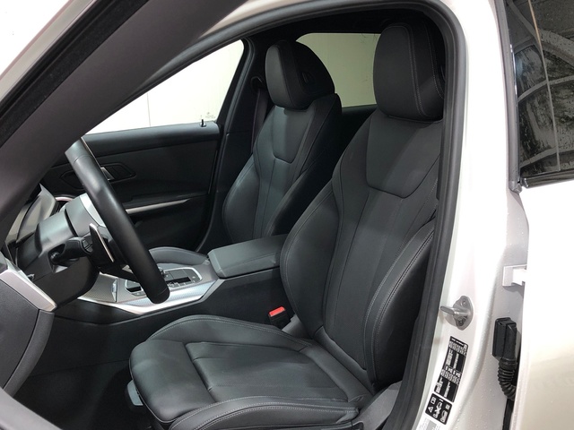 BMW Serie 3 320d Touring color Blanco. Año 2025. 140KW(190CV). Diésel. En concesionario Movilnorte El Plantio de Madrid