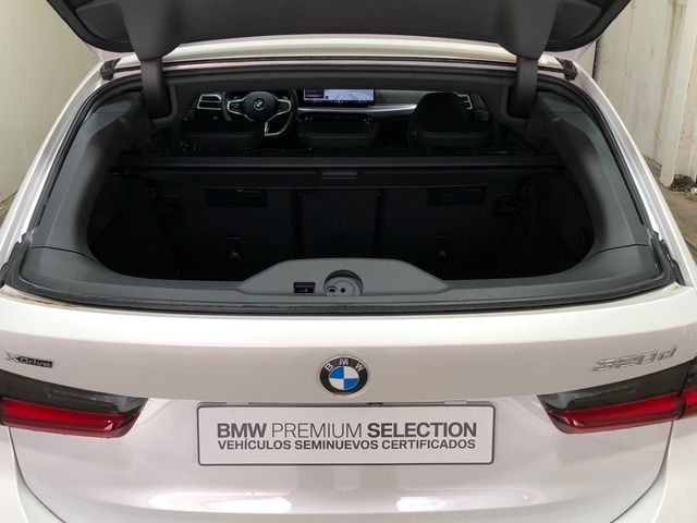 BMW Serie 3 320d Touring color Blanco. Año 2025. 140KW(190CV). Diésel. En concesionario Movilnorte El Plantio de Madrid