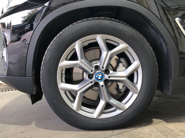 BMW X3 xDrive30e color Negro. Año 2024. 215KW(292CV). Híbrido Electro/Gasolina. En concesionario Movilnorte El Plantio de Madrid