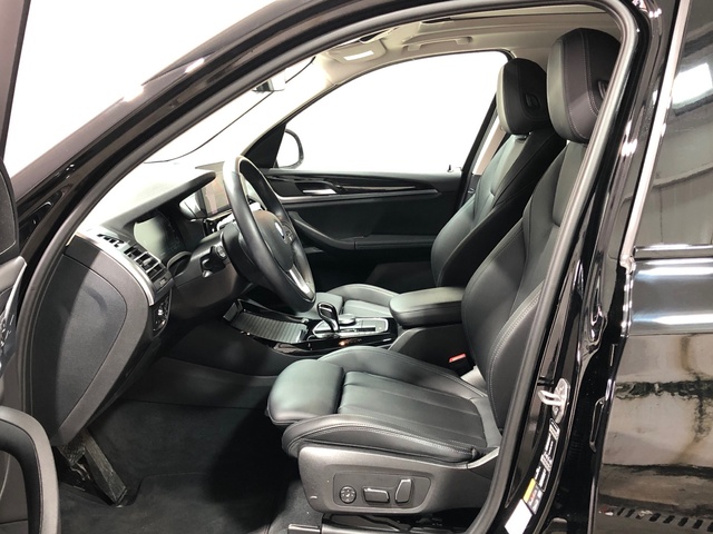 BMW X3 xDrive30e color Negro. Año 2024. 215KW(292CV). Híbrido Electro/Gasolina. En concesionario Movilnorte El Plantio de Madrid