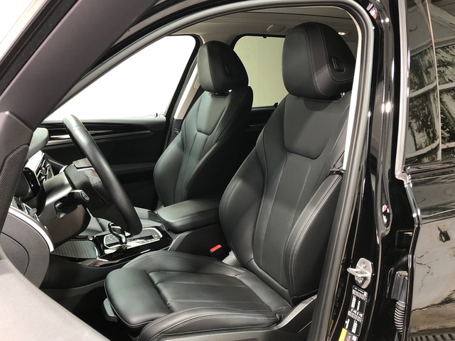 BMW X3 xDrive30e color Negro. Año 2024. 215KW(292CV). Híbrido Electro/Gasolina. En concesionario Movilnorte El Plantio de Madrid