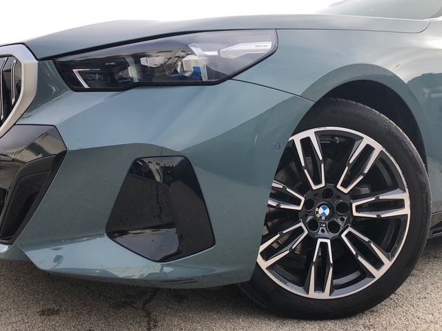 BMW Serie 5 520d color Verde. Año 2025. 145KW(197CV). Diésel. En concesionario Vehinter Getafe de Madrid