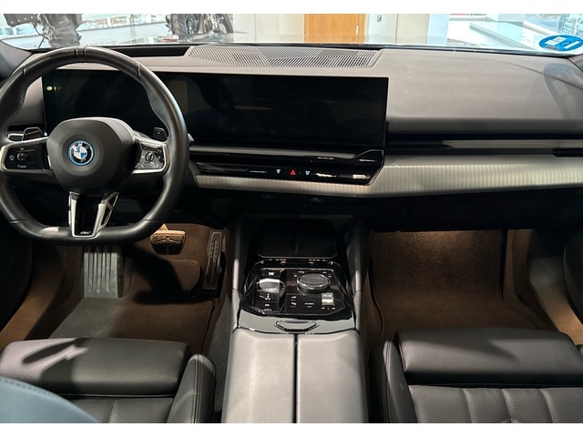 BMW Serie 5 530e color Negro. Año 2020. 220KW(299CV). Híbrido Electro/Gasolina. En concesionario Motor Gorbea de Álava