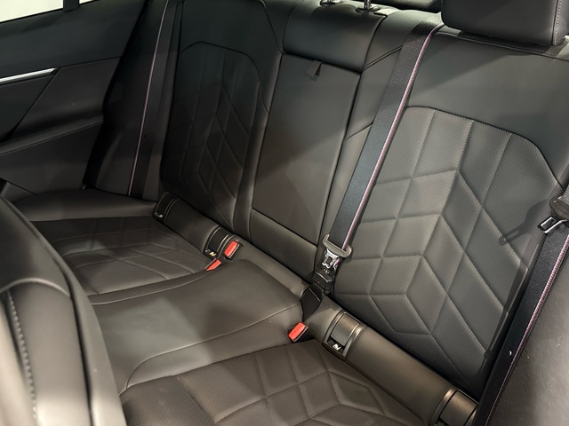 BMW Serie 5 530e color Negro. Año 2020. 220KW(299CV). Híbrido Electro/Gasolina. En concesionario Motor Gorbea de Álava