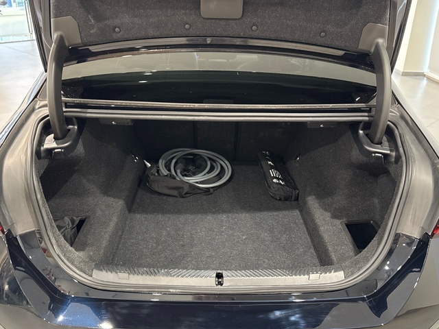 BMW Serie 5 530e color Negro. Año 2020. 220KW(299CV). Híbrido Electro/Gasolina. En concesionario Motor Gorbea de Álava