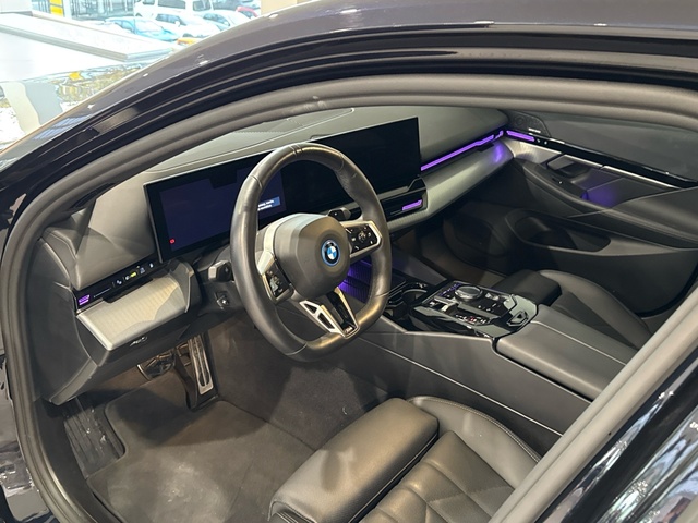 BMW Serie 5 530e color Negro. Año 2020. 220KW(299CV). Híbrido Electro/Gasolina. En concesionario Motor Gorbea de Álava