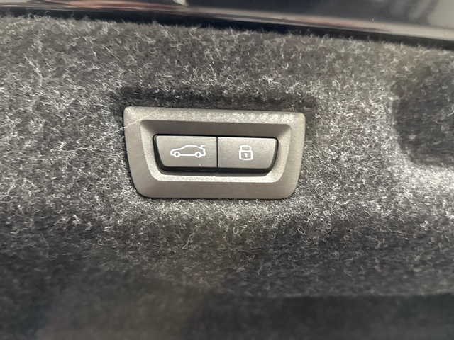 BMW Serie 5 530e color Negro. Año 2020. 220KW(299CV). Híbrido Electro/Gasolina. En concesionario Motor Gorbea de Álava