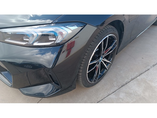 BMW Serie 3 330e Touring color Negro. Año 2024. 215KW(292CV). Híbrido Electro/Gasolina. En concesionario TACO de Sta. C. Tenerife