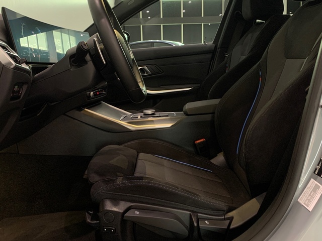 BMW Serie 3 320d color Gris. Año 2025. 140KW(190CV). Diésel. En concesionario Celtamotor Lalín de Pontevedra