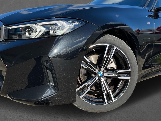 BMW Serie 3 320d Touring color Negro. Año 2025. 140KW(190CV). Diésel. En concesionario CARTAGENA PREMIUM S.L. de Murcia