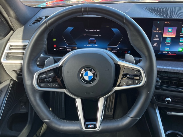 BMW Serie 3 320d Touring color Negro. Año 2025. 140KW(190CV). Diésel. En concesionario CARTAGENA PREMIUM S.L. de Murcia