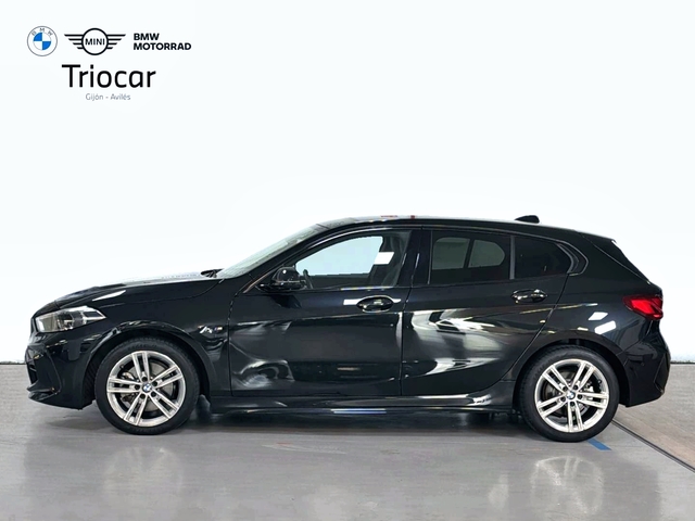 BMW Serie 1 118d color Negro. Año 2024. 110KW(150CV). Diésel. En concesionario Triocar Gijón (Bmw y Mini) de Asturias