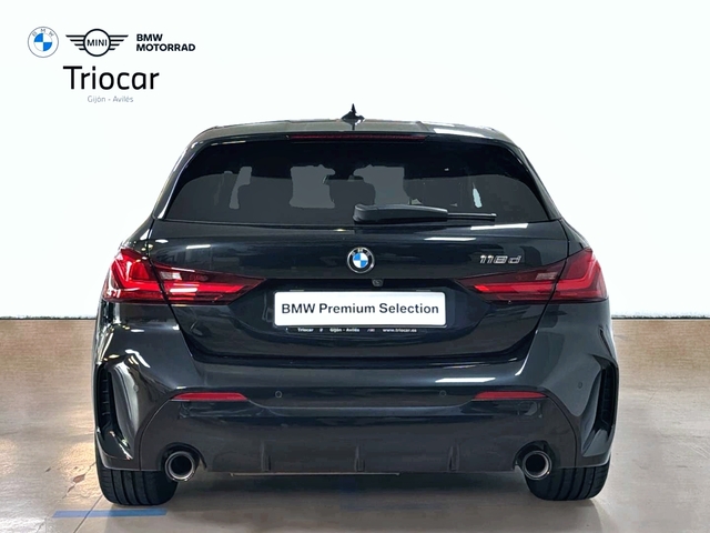 BMW Serie 1 118d color Negro. Año 2024. 110KW(150CV). Diésel. En concesionario Triocar Gijón (Bmw y Mini) de Asturias
