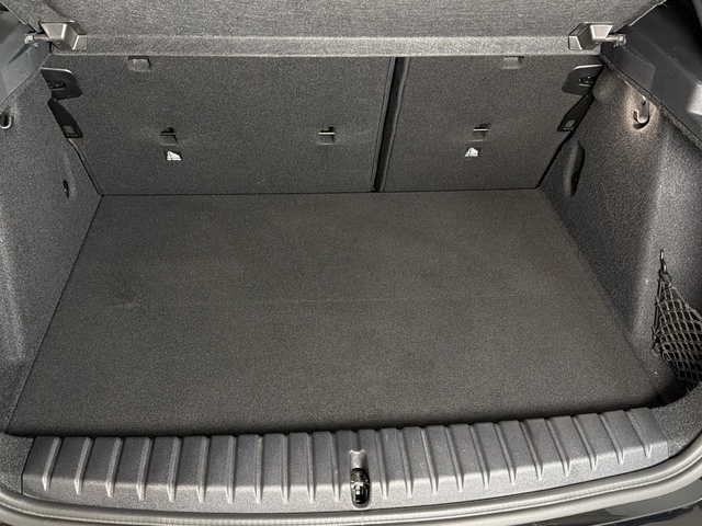 BMW Serie 1 118d color Negro. Año 2024. 110KW(150CV). Diésel. En concesionario Triocar Gijón (Bmw y Mini) de Asturias