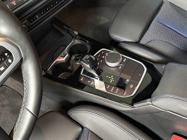 BMW Serie 1 118i color Blanco. Año 2024. 103KW(140CV). Gasolina. En concesionario Triocar Gijón (Bmw y Mini) de Asturias