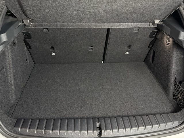 BMW Serie 1 118i color Blanco. Año 2024. 103KW(140CV). Gasolina. En concesionario Triocar Gijón (Bmw y Mini) de Asturias