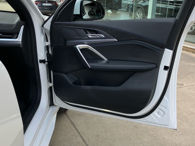 BMW X2 sDrive18d color Blanco. Año 2025. 110KW(150CV). Diésel. En concesionario Bernesga Motor León (Bmw y Mini) de León