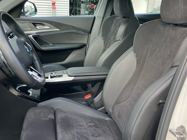 BMW X2 sDrive18d color Blanco. Año 2025. 110KW(150CV). Diésel. En concesionario Bernesga Motor León (Bmw y Mini) de León