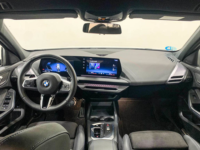 BMW Serie 1 120d color Blanco. Año 2025. 120KW(163CV). Diésel. En concesionario Barcelona Premium -- GRAN VIA de Barcelona