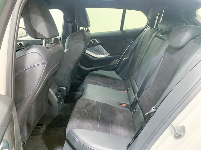 BMW Serie 1 120d color Blanco. Año 2025. 120KW(163CV). Diésel. En concesionario Barcelona Premium -- GRAN VIA de Barcelona