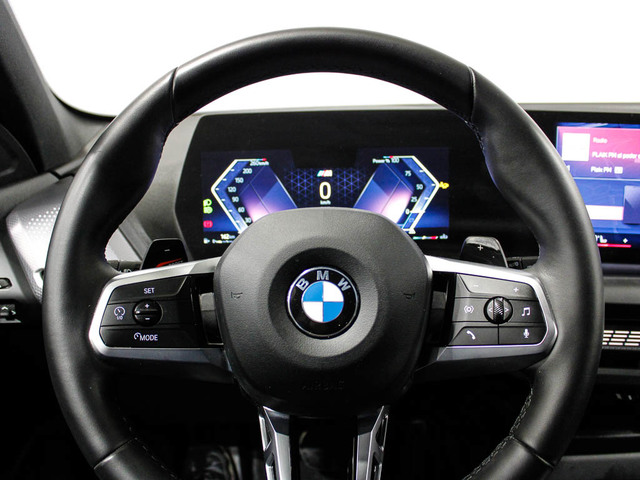 BMW Serie 1 120i color Blanco. Año 2025. 125KW(170CV). Gasolina. En concesionario Barcelona Premium -- GRAN VIA de Barcelona