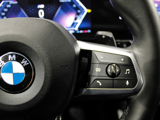 BMW Serie 1 120i color Blanco. Año 2025. 125KW(170CV). Gasolina. En concesionario Barcelona Premium -- GRAN VIA de Barcelona