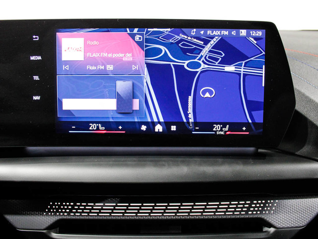 BMW Serie 1 120i color Blanco. Año 2025. 125KW(170CV). Gasolina. En concesionario Barcelona Premium -- GRAN VIA de Barcelona