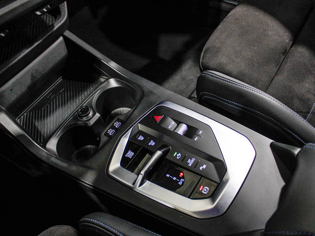 BMW Serie 1 120i color Blanco. Año 2025. 125KW(170CV). Gasolina. En concesionario Barcelona Premium -- GRAN VIA de Barcelona