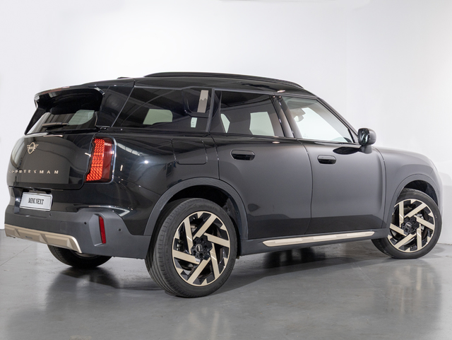 fotoG 3 del MINI MINI Countryman C 125 kW (170 CV) 170cv Gasolina del 2024 en Girona