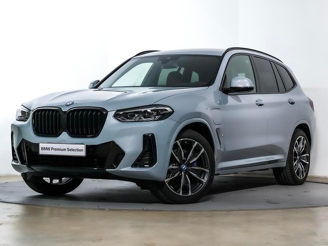 BMW X3 xDrive30e color Gris. Año 2023. 215KW(292CV). Híbrido Electro/Gasolina. En concesionario Oliva Motor Girona de Girona