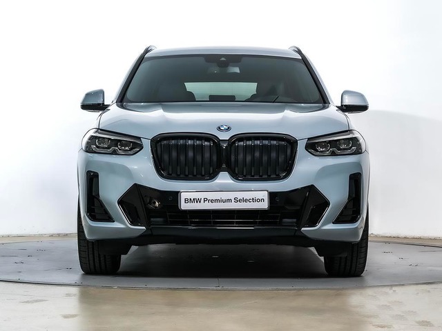 BMW X3 xDrive30e color Gris. Año 2023. 215KW(292CV). Híbrido Electro/Gasolina. En concesionario Oliva Motor Girona de Girona