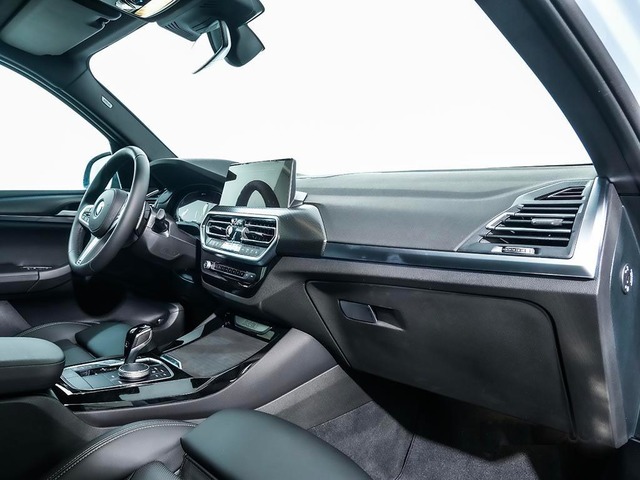 BMW X3 xDrive30e color Gris. Año 2023. 215KW(292CV). Híbrido Electro/Gasolina. En concesionario Oliva Motor Girona de Girona