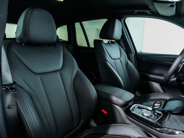 BMW X3 xDrive30e color Gris. Año 2023. 215KW(292CV). Híbrido Electro/Gasolina. En concesionario Oliva Motor Girona de Girona