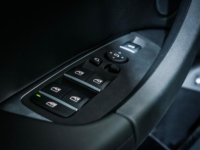 BMW X3 xDrive30e color Gris. Año 2023. 215KW(292CV). Híbrido Electro/Gasolina. En concesionario Oliva Motor Girona de Girona