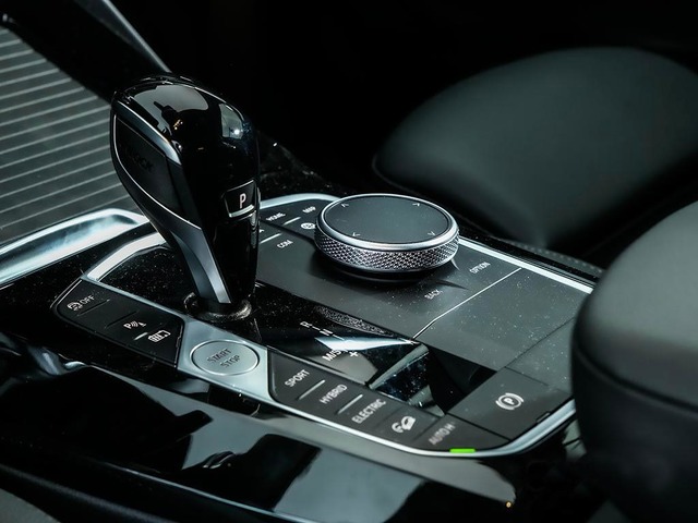 BMW X3 xDrive30e color Gris. Año 2023. 215KW(292CV). Híbrido Electro/Gasolina. En concesionario Oliva Motor Girona de Girona