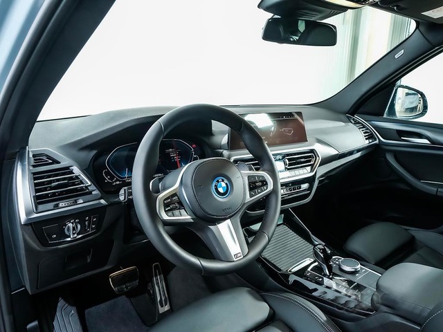 BMW X3 xDrive30e color Gris. Año 2023. 215KW(292CV). Híbrido Electro/Gasolina. En concesionario Oliva Motor Girona de Girona