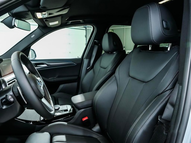 BMW X3 xDrive30e color Gris. Año 2023. 215KW(292CV). Híbrido Electro/Gasolina. En concesionario Oliva Motor Girona de Girona