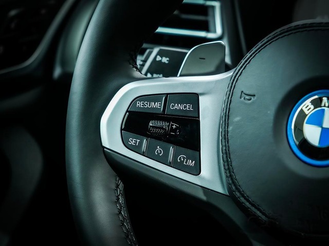 BMW X3 xDrive30e color Gris. Año 2023. 215KW(292CV). Híbrido Electro/Gasolina. En concesionario Oliva Motor Girona de Girona